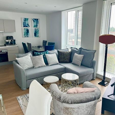 Spacious Urban Gem Apartment With Parking 브랙넬 외부 사진