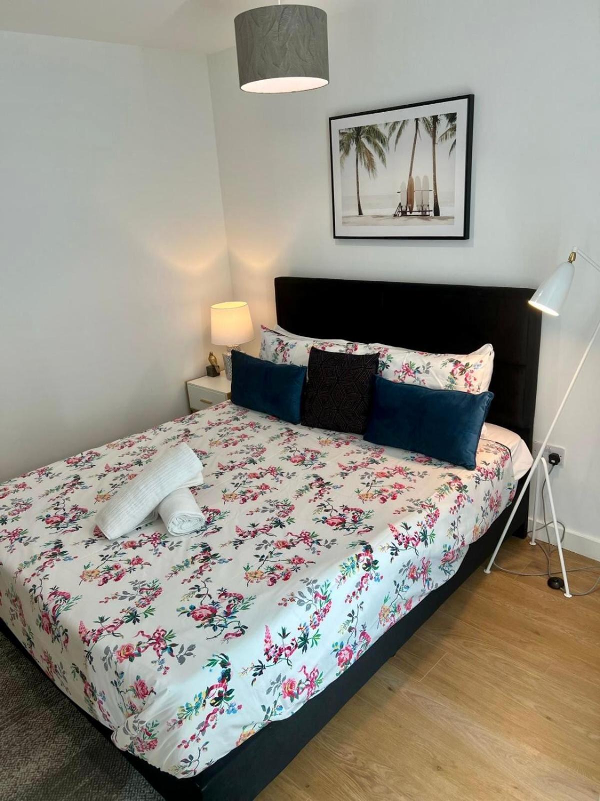 Spacious Urban Gem Apartment With Parking 브랙넬 외부 사진