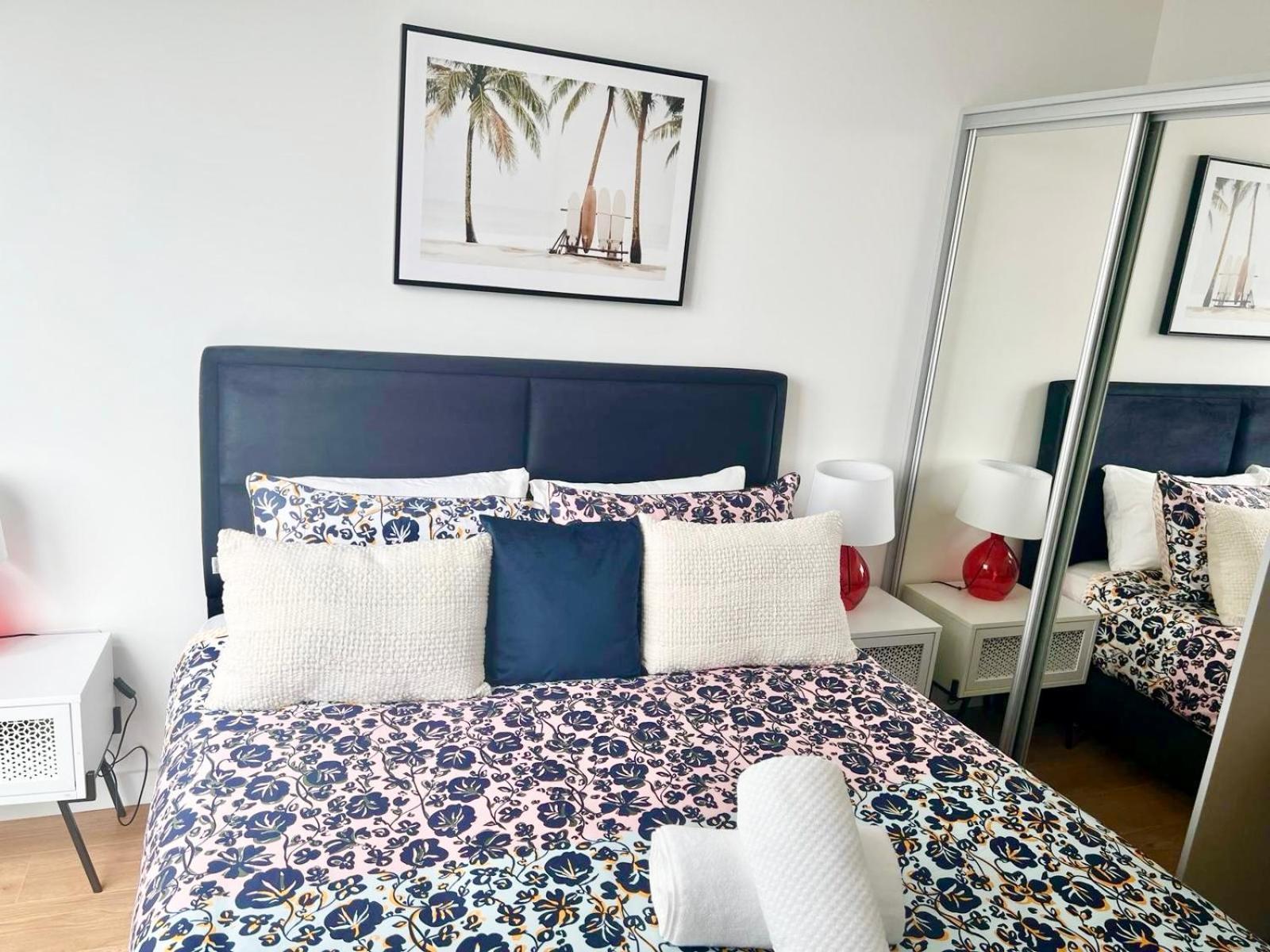 Spacious Urban Gem Apartment With Parking 브랙넬 외부 사진